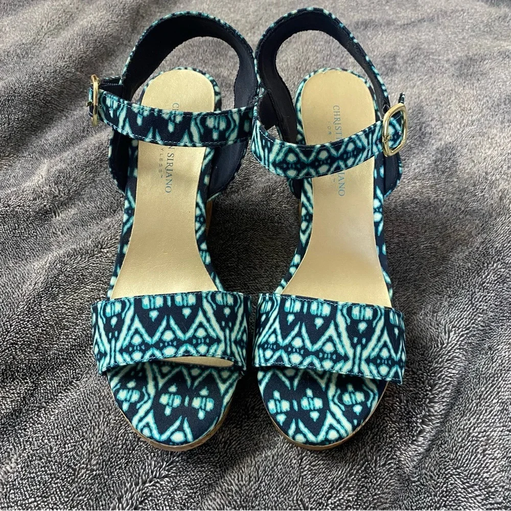 Christian Siriano‎ Women's Blue and Turquoise Patterned Sandals SZ 8 1/2
